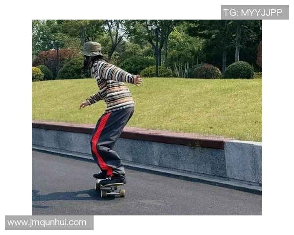 黄秀英的滑板人生:从初学者到职业选手的成长之路 黄秀英的滑板人生:从初学者到职业选手的成长之路